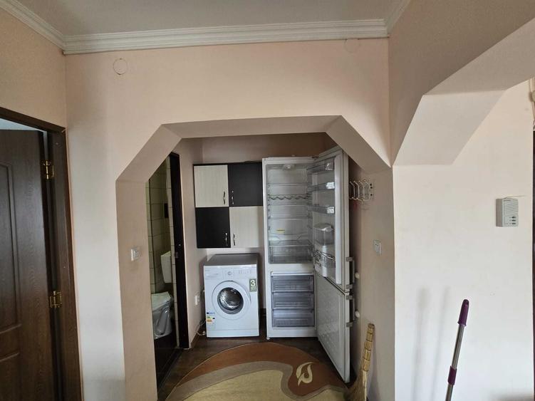 Inchiriez apartament 2 camere,bulevardul 1 Mai,detalii tel:0761720086 - 5