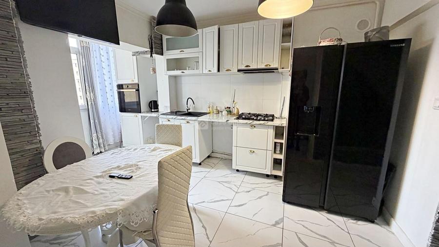 Apartament cu 3 camere decomandat, mobilat în Central