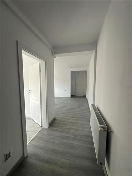 Apartament cu 3 camere decomandat în Vișani