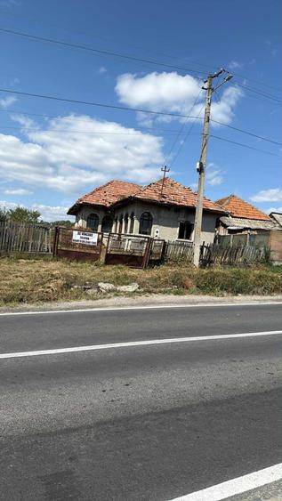 Casă cu 4 camere în Tigveni