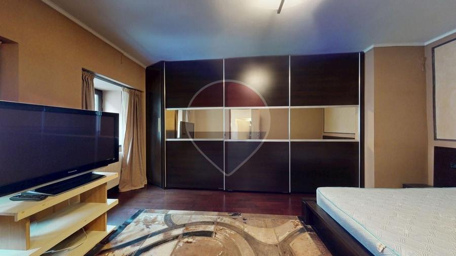 Apartament cu 2 camere semidecomandat, mobilat în Centrul Istoric