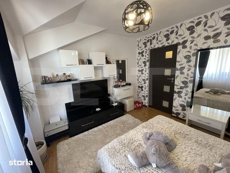 Apartament cu 3 camere decomandat în Siloz