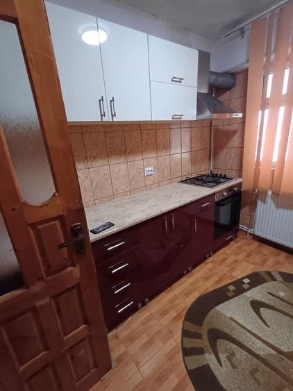 De vanzare apartament cu patru camere - 2