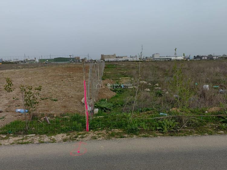 Teren de 1700 mp, în Titan