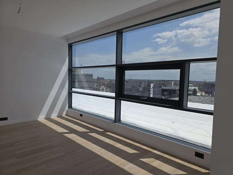 Penthouse cu 4 camere semidecomandat în Nord-Vest