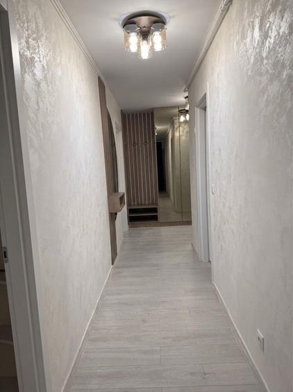 Apartament cu 3 camere decomandat în Titan