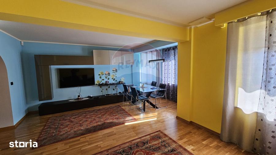 Casă cu 8 camere cu Teren 811 Mp în Obcini