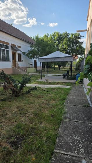 Casă cu 4 camere cu Teren 1500 Mp în Satchinez