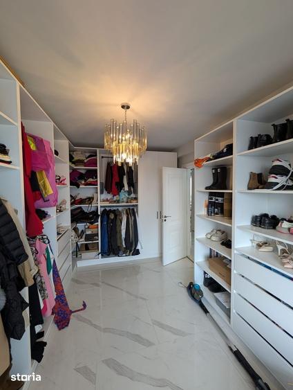 Casă cu 6 camere cu Teren 252 Mp în Florești