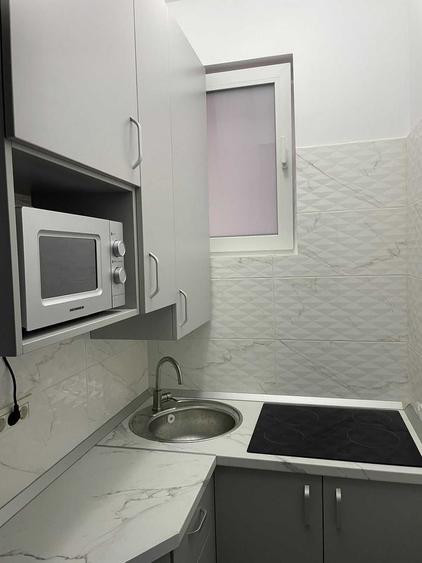 Apartament cu 2 camere semidecomandat, mobilat în Grivița