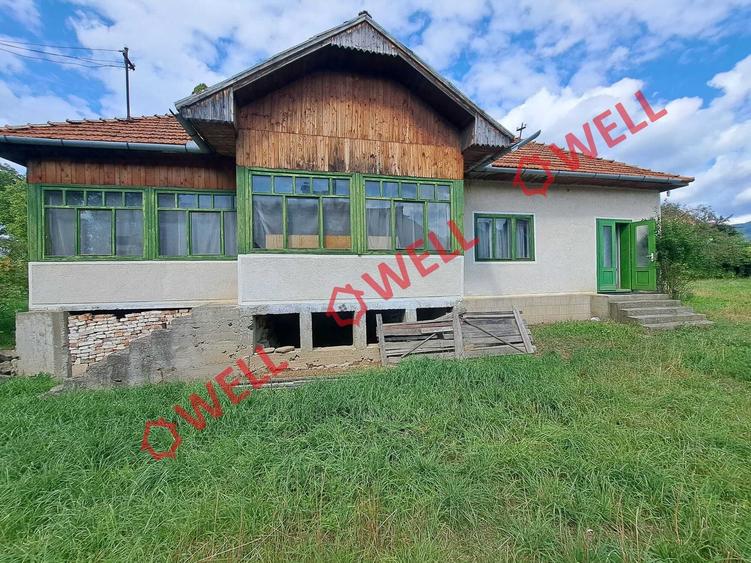 Casă individuală cu 3 camere cu Teren 1383 Mp în Covasna