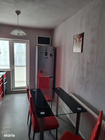 Apartament cu 3 camere în Traian