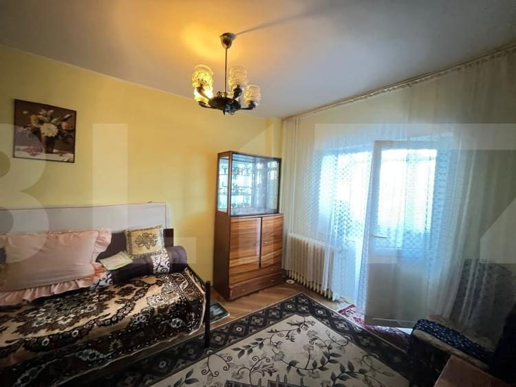 Apartament cu 4 camere decomandat în Central