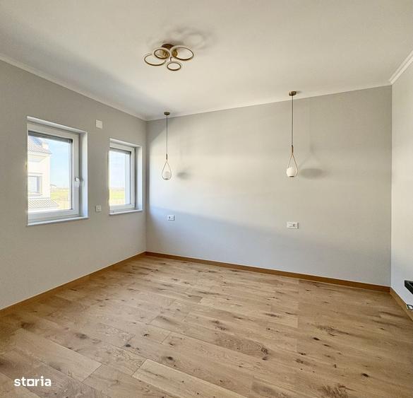 Casă cu 4 camere în Exterior Vest
