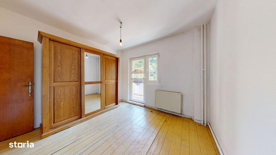 Apartament cu 4 camere în Răcădău
