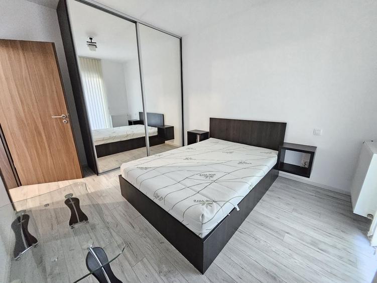 Apartament cu 2 camere semidecomandat, mobilat în Bună Ziua