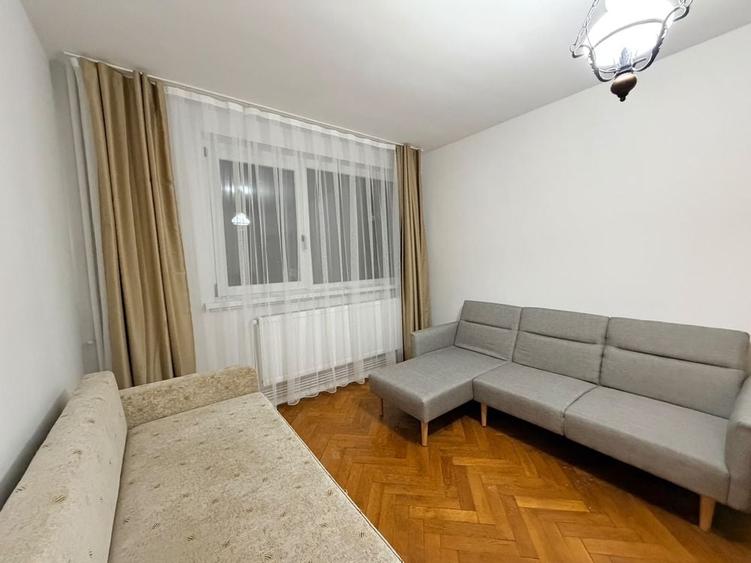 Apartament cu 3 camere semidecomandat în Central