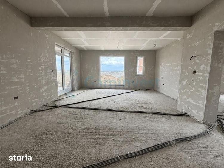 Casă cu 4 camere cu Teren 560 Mp în Central