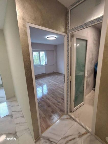 Garsonieră decomandată în Decebal
