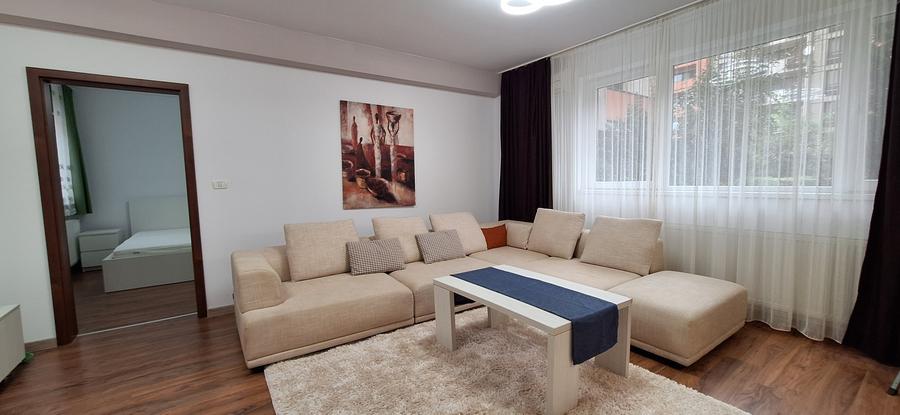 Apartament cu 3 camere decomandat, mobilat în Torontalului