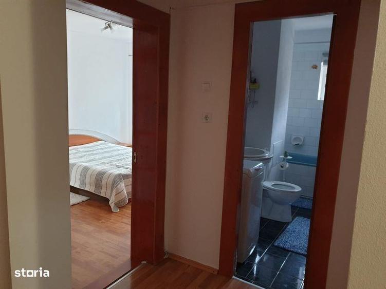 Apartament cu 3 camere decomandat în Conțești