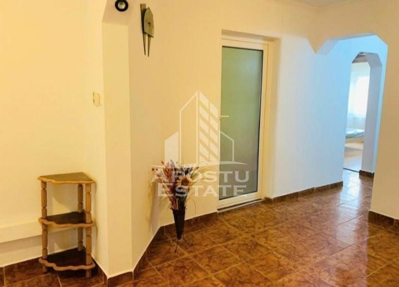 Apartament cu 3 camere decomandat, mobilat în