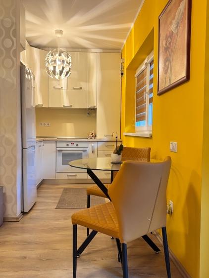 Apartament cu 2 camere decomandat, mobilat în Central