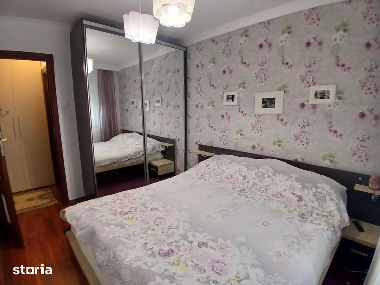 Apartament cu 4 camere decomandat în Berceni