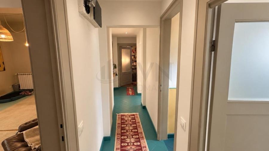Apartament cu 6 camere decomandat în Armeneasca