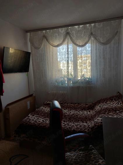 Apartament cu 3 camere semidecomandat în Valea Rosie