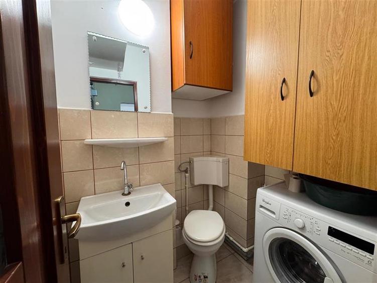 Apartament cu 3 camere decomandat, mobilat în Calea Sighisoarei
