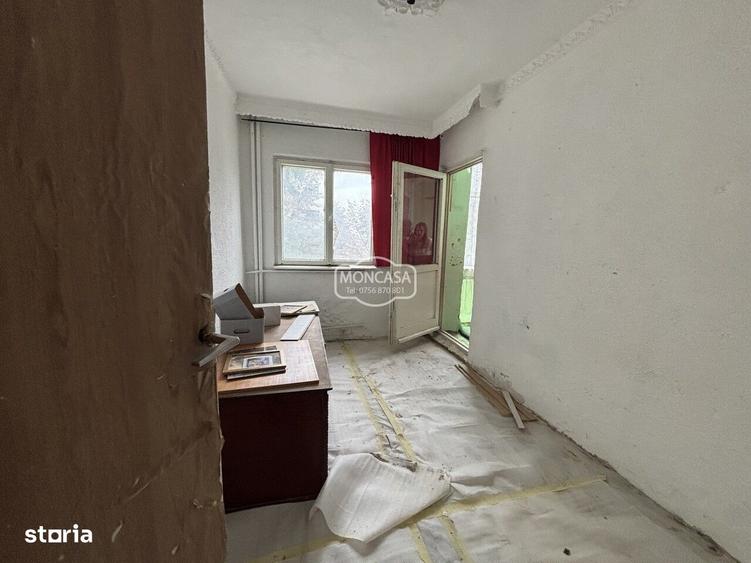 Apartament cu 4 camere decomandat în Central