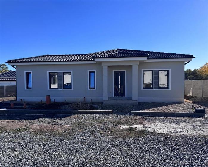 Casă individuală cu 4 camere cu Teren 637 Mp în Moșnița Nouă