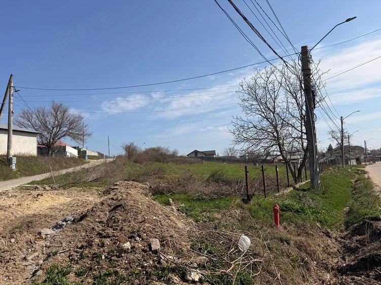 Teren de 3000 mp, în Roata de Jos