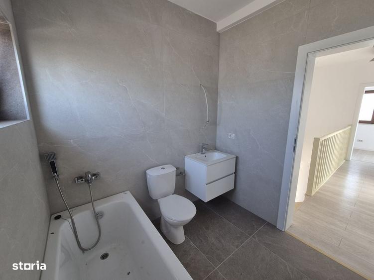 Casă cu 4 camere cu Teren 350 Mp în Central