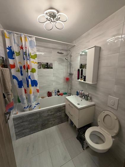 Apartament cu 3 camere decomandat în Împăratul Traian
