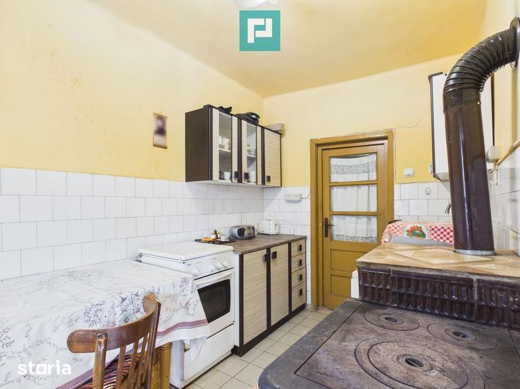 Casă cu 4 camere semidecomandat cu Teren 1316 Mp în Săvârșin