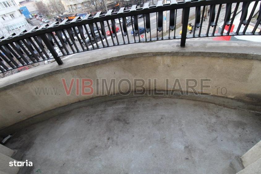 Garsonieră decomandată, mobilată în Decebal