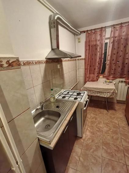 Apartament cu 2 camere decomandat în Micro 6