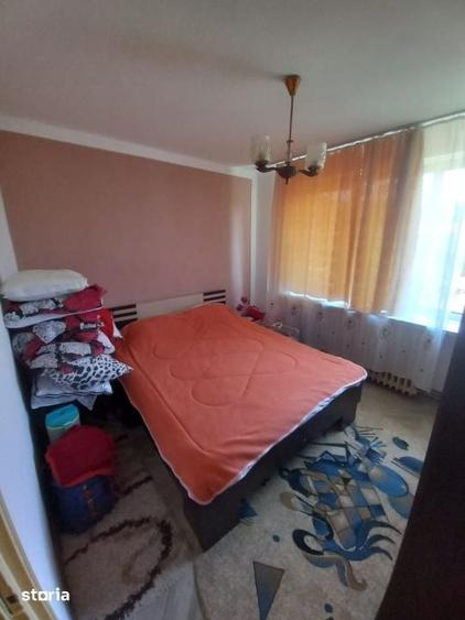 Apartament cu 3 camere decomandat în Săsar