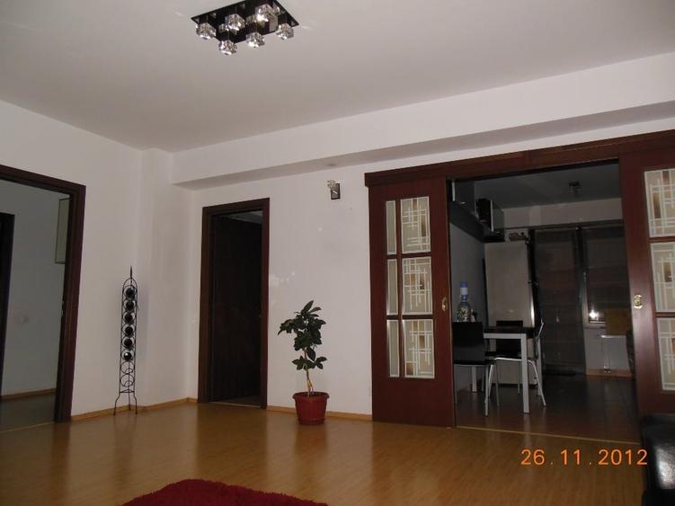 Apartament cu 4 camere decomandat, mobilat în Ștefan cel Mare