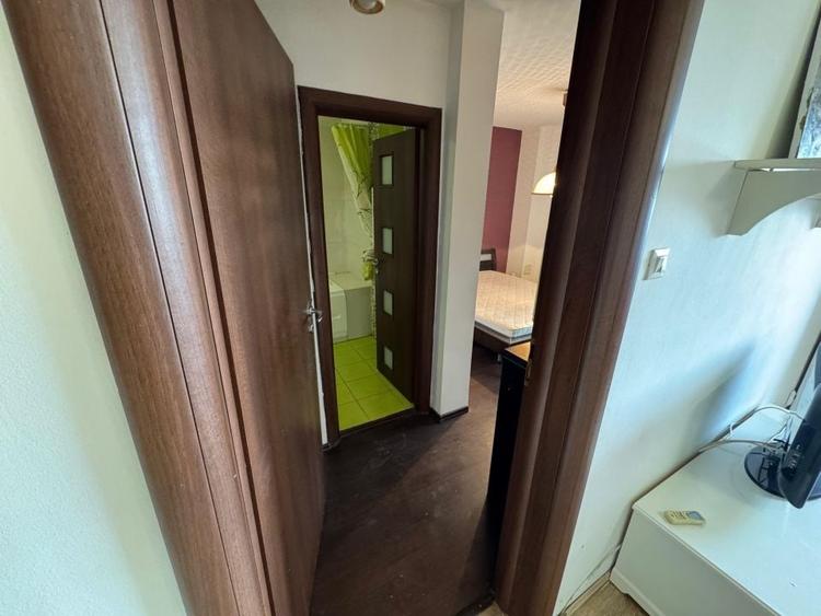 Apartament cu 3 camere semidecomandat, mobilat în Rahova