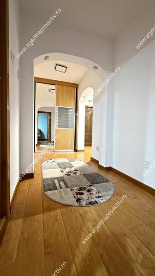 Apartament cu 3 camere decomandat în Micro 17