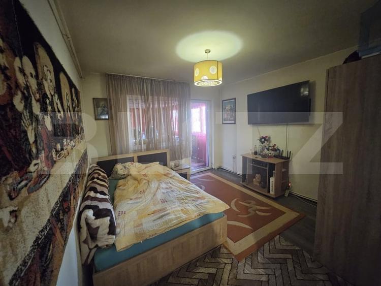 Apartament cu 4 camere semidecomandat, mobilat în Florești
