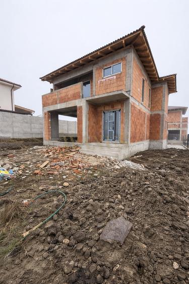 Casă individuală cu 3 camere cu Canalizare în Chinteni