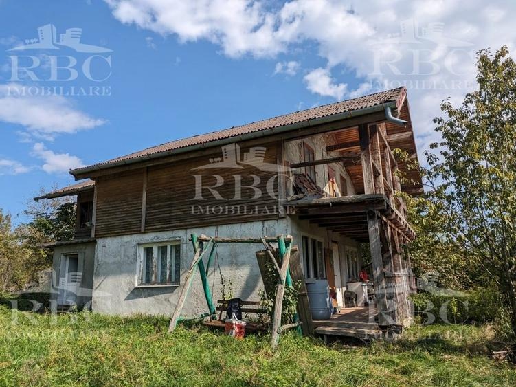 Teren intravilan de 4873 mp, în Moldovenești