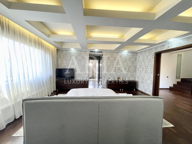 Casă individuală cu 6 camere cu Canalizare în Băneasa