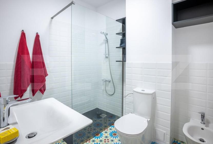 Apartament cu 3 camere semidecomandat, mobilat în Micro 16