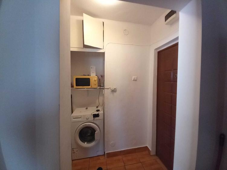 Garsonieră decomandată în Central