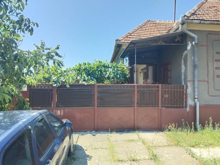 Casă cu 4 camere în Cuied